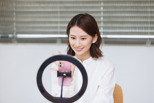 【99.9%身バレなし！】Baronが教える、チャットレディの安心・安全な働き方